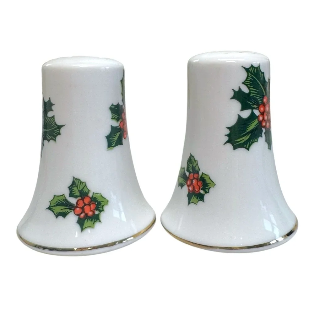 Vintage Lefton Hand-Painted Holly Berry Salt & Pepper Shakers 7955 Japan‎